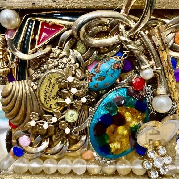 Unique, One-of-a-Kind, Jewelry Decorated Birdhouse! Beautiful! - Picture 5 of 11